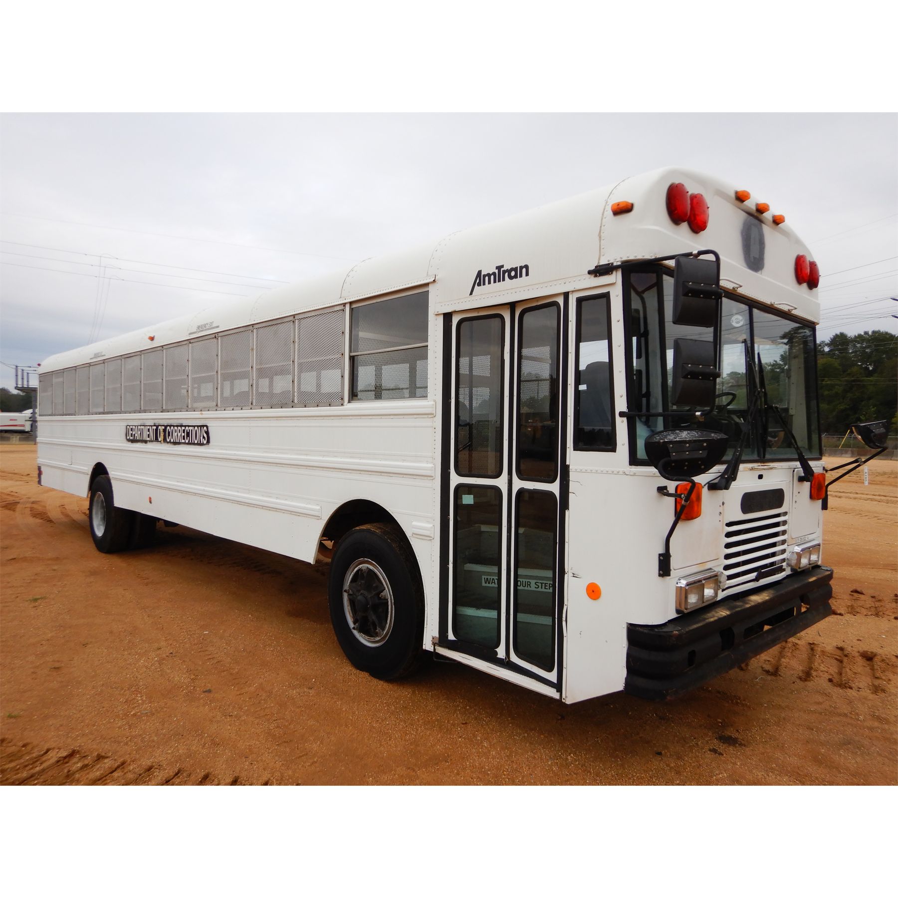 1996 INTERNATIONAL IS3900 Bus / Motorcoach / RV - J.M. Wood Auction ...