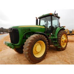 JOHN DEERE 8320 Tractor