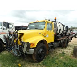 2000 INTERNATIONAL 4700 Sprayer Truck
