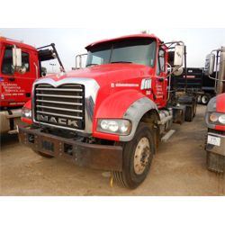 2013 MACK GU713 Roll Off Truck