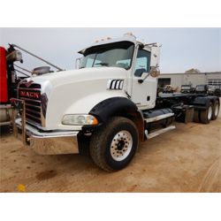 2009 MACK GU813 Roll Off Truck