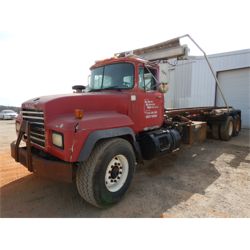 1999 MACK RD688S Roll Off Truck
