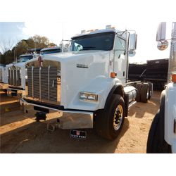 2019 KENWORTH T800 Cab and Chassis Truck