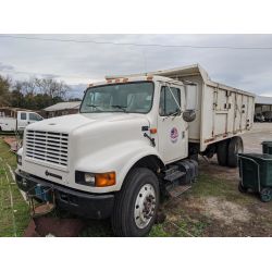 1999 INTERNATIONAL 4900 Dump Truck