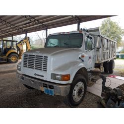 1999 INTERNATIONAL 4900 Dump Truck