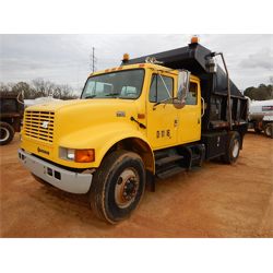 2001 INTERNATIONAL 4900 Dump Truck