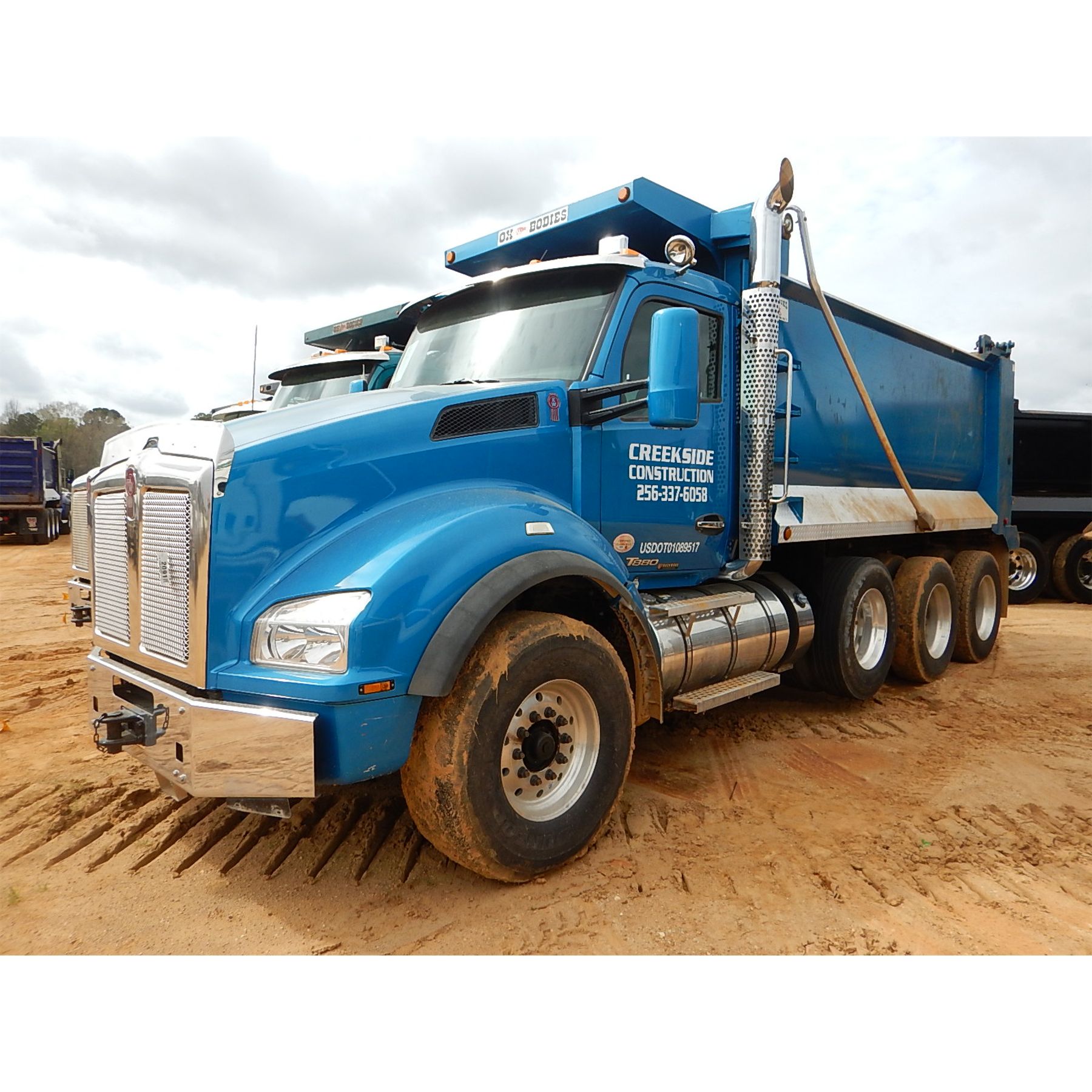 2017 KENWORTH T880 Dump Truck