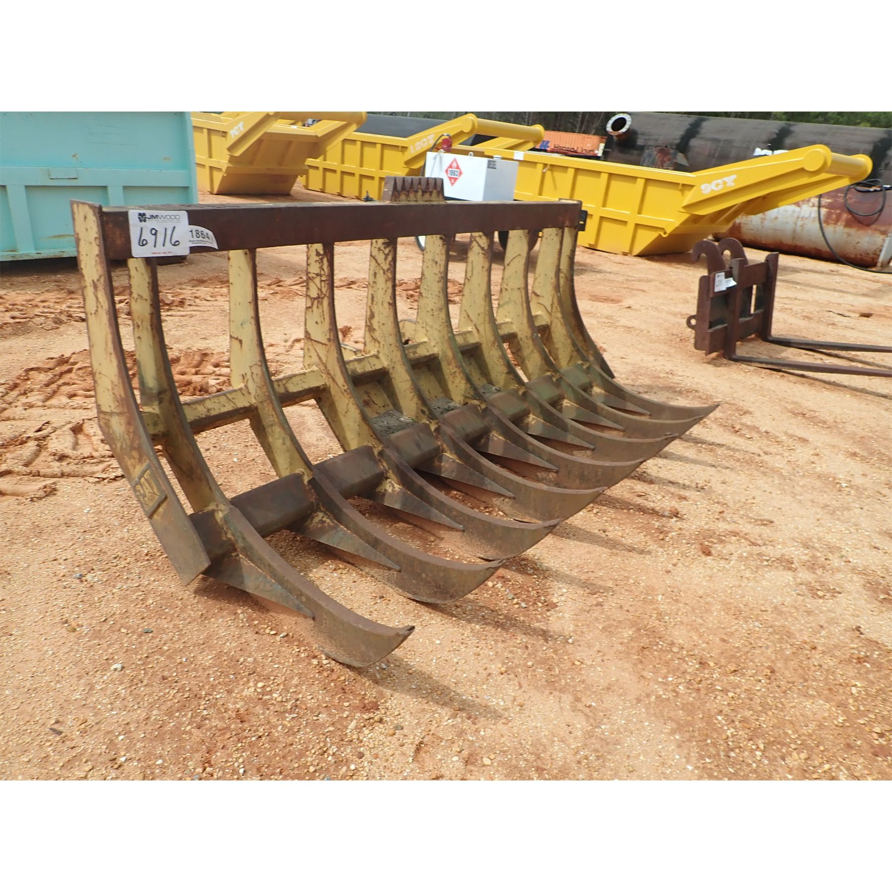 CATERPILLAR STACKING RAKE Rake Attachment
