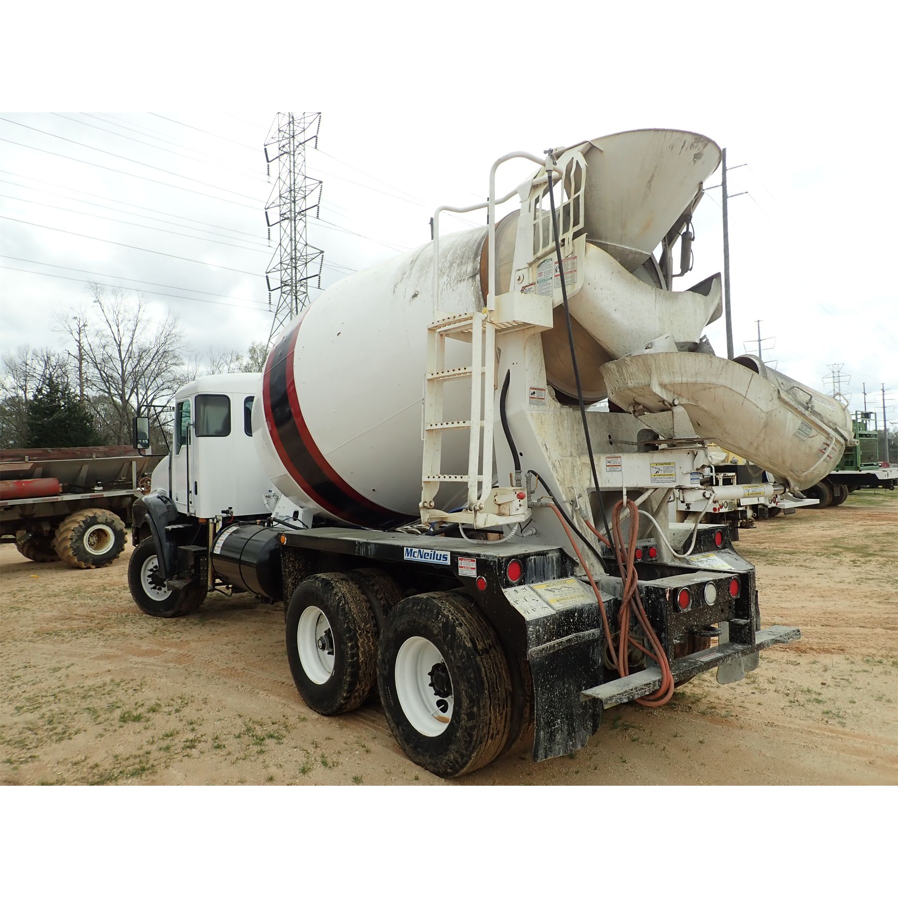 2004 OSHKOSH F2346 Concrete Mixer / Pump Truck