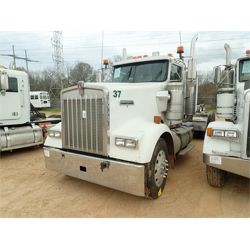 2003 KENWORTH W900 Day Cab Truck