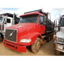 2004 VOLVO VN Dump Truck