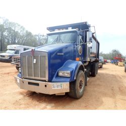 2004 KENWORTH T800 Dump Truck