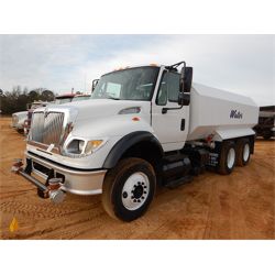 2004 INTERNATIONAL 7600 Water Truck