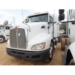 2014 KENWORTH T660 Sleeper Truck