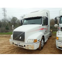 2000 VOLVO DDS60 Sleeper Truck