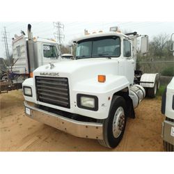 1996 MACK RD690S Day Cab Truck