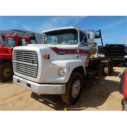 1990 FORD L8000 SERIES Roll Off Truck