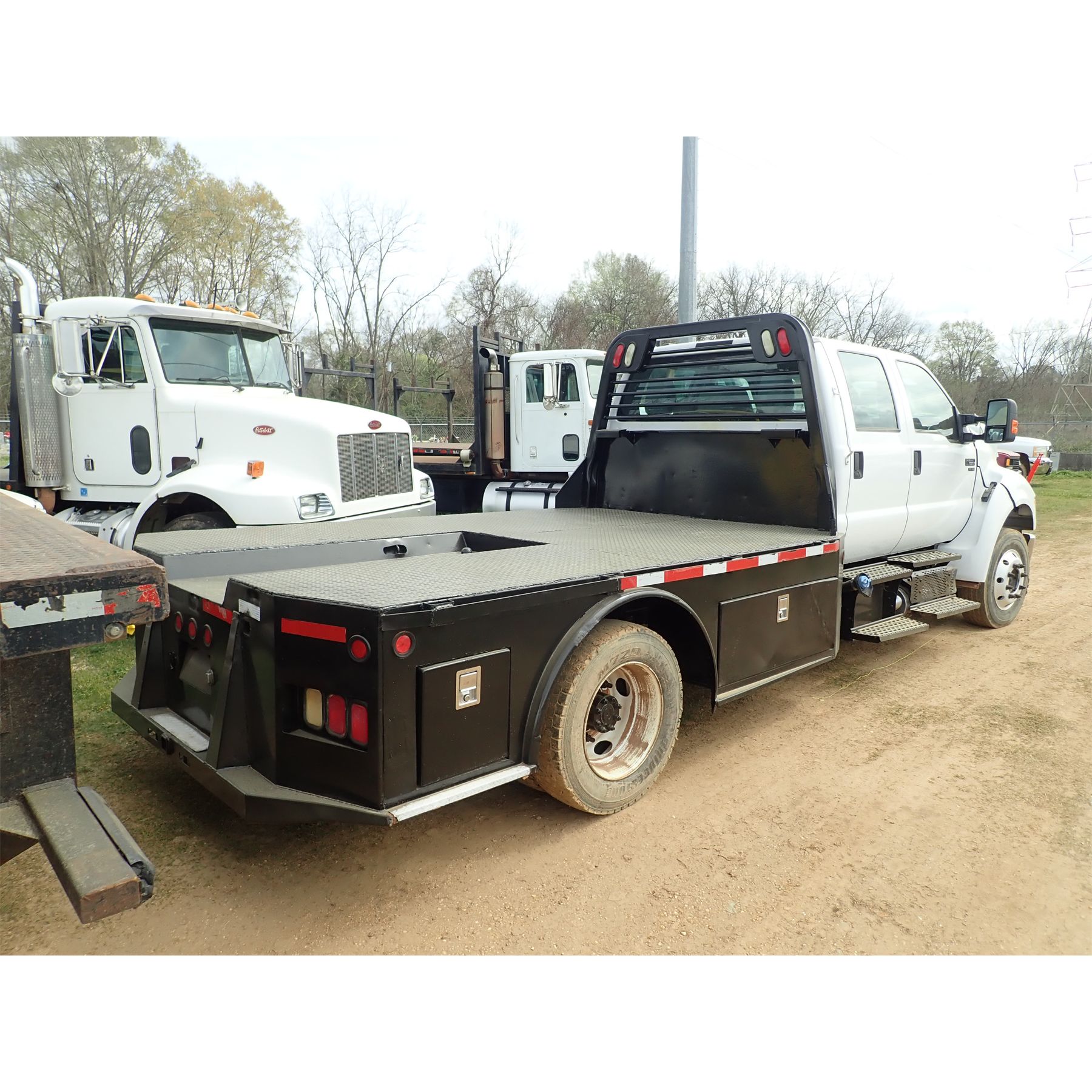 2011 FORD F650 PRO LOADER Flatbed Truck