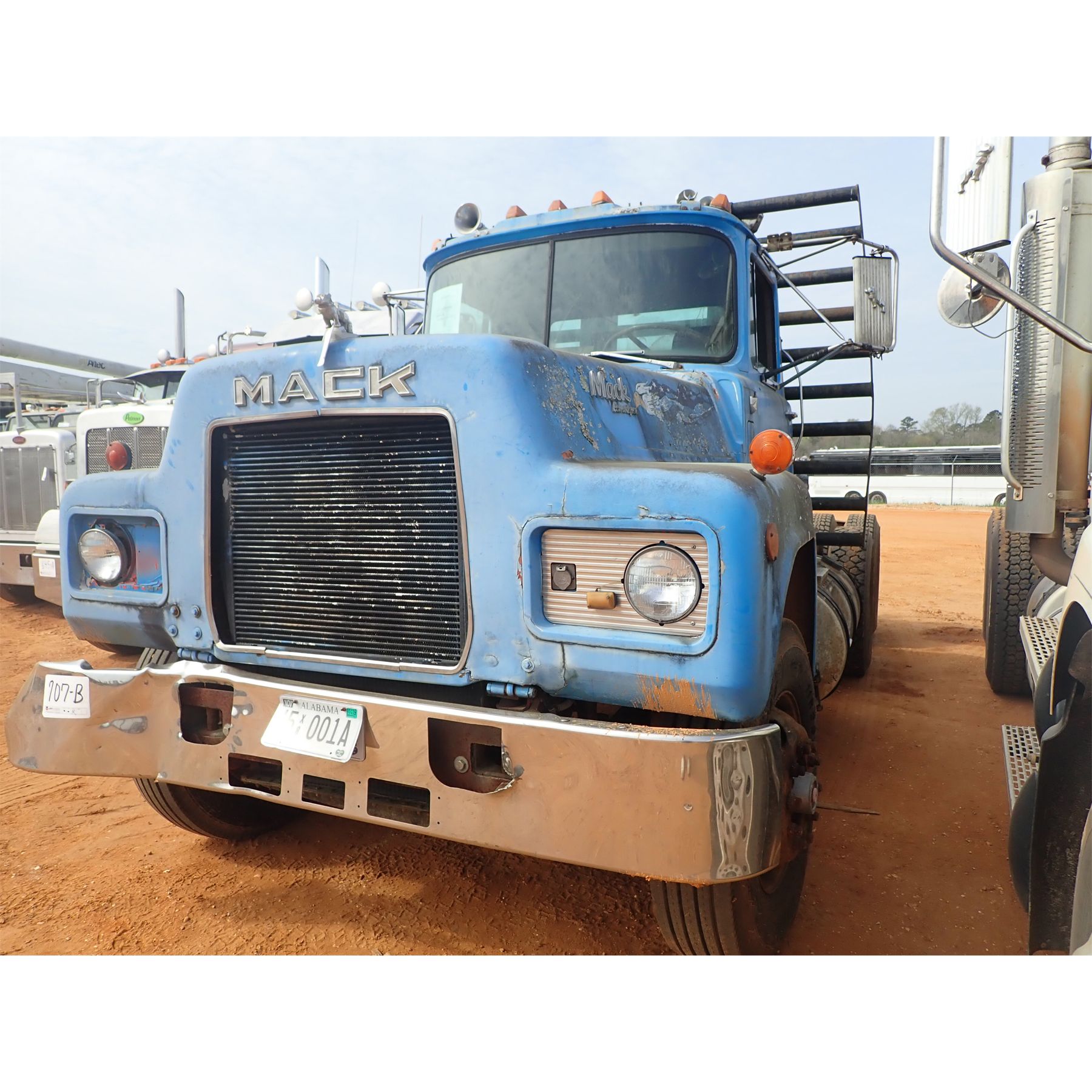 1985 MACK R688ST Day Cab Truck