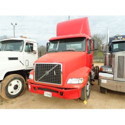2004 VOLVO  Day Cab Truck