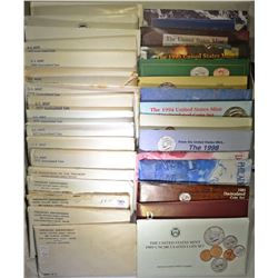 1 EACH 1968-1999 U.S. MINT UNC SETS