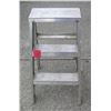 Image 1 : Aluminum step ladder