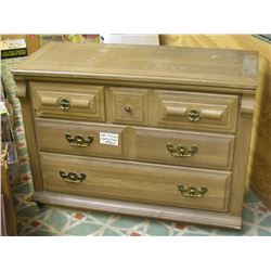 Oak 4 drawer chest of drawers