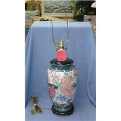 Floral decorated porcelain table lamp