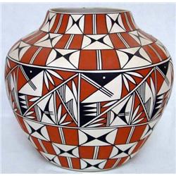 Acoma Pot signed D. Aragon