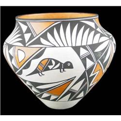 Acoma Pot signed Joe