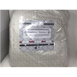Solitude Collection Comforter (Full/Queen)