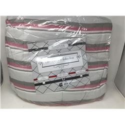 Solitude Collection Comforter (Full/Queen)