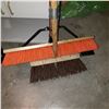 Image 2 : BUNDLE OF BROOMS, PICKAXE, SQUEEGEE AND PRUNER