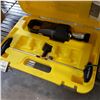 Image 2 : ENERPAC 10 000 PSI HYDRUALIC NUT SPLITTER IN CASE