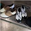 Image 2 : IPOD DOCK AND 2 PAIRS OF GOLF SHOES SIZE 8W AND 6