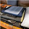 Image 3 : 3 NEW PILLOWS AND RETAIL MATTRESS DISPLAY MATS