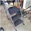 Image 2 : COSCO 3-STEP FOLDING STEP LADDER