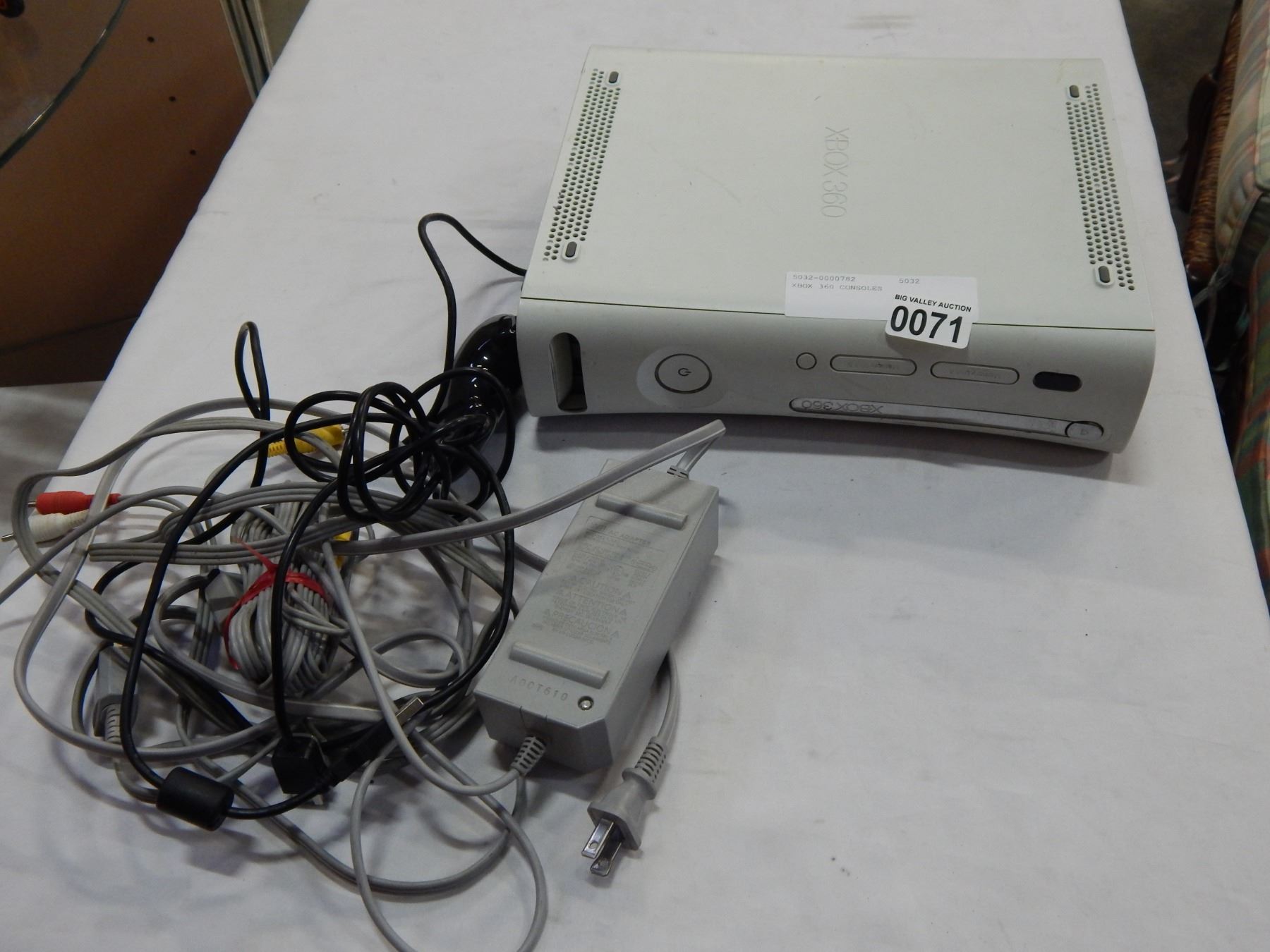 XBOX 360 CONSOLE AND VARIOUS CORDS Big Valley Auction