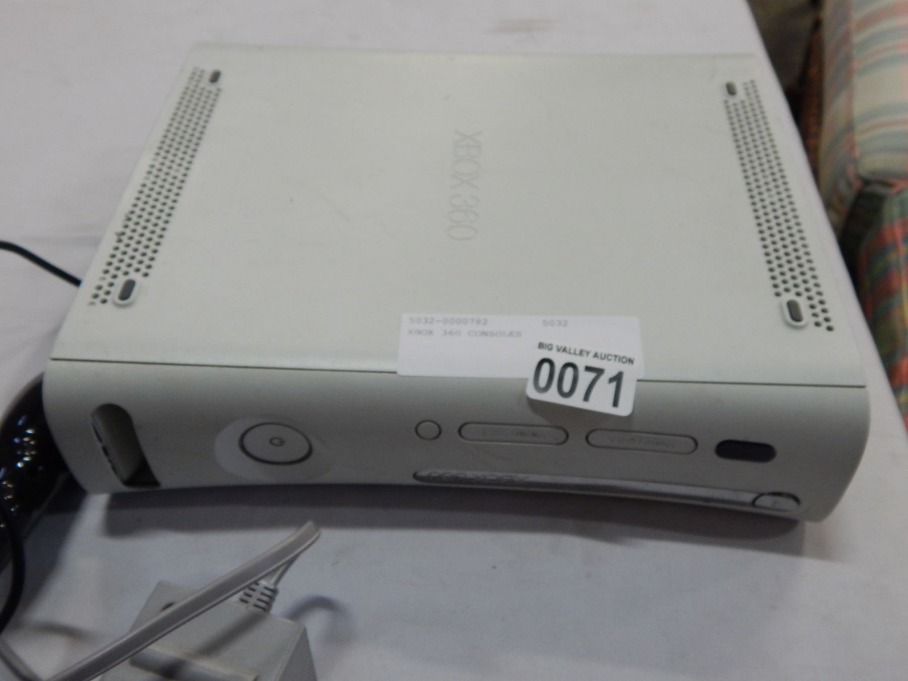 XBOX 360 CONSOLE AND VARIOUS CORDS Big Valley Auction