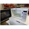Image 2 : WHITE PANASONIC MICROWAVE