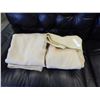 Image 1 : 2 VINTAGE WOOL BLANKETS