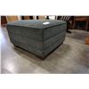 Image 2 : GREEN UPHOLSTERED OTTOMAN