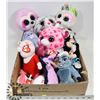 Image 1 : FLAT OF ASSORTED PLUSH ANIMALS.