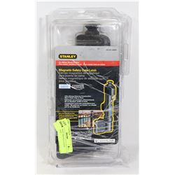 NEW STANLEY MAGNA LATCH SAFETY GATE