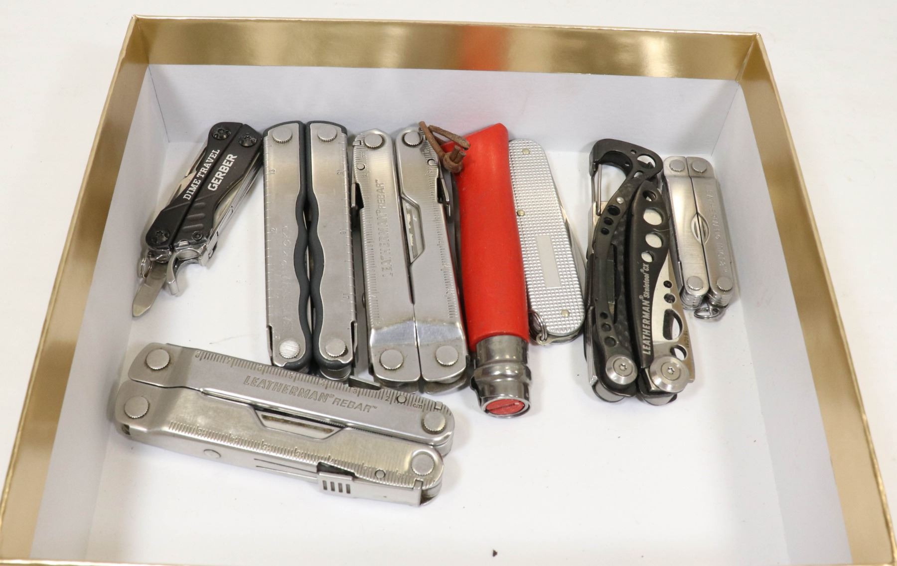 BOX WITH LEATHERMAN SWISS ARMY GERBER KNIVES,