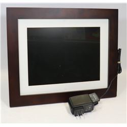 LARGE PANDIGITAL PICTURE FRAME WITH REMOTE