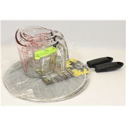 LOT OF 3 FIRE KING MEASURING CUPS WITH 2 SPLASH