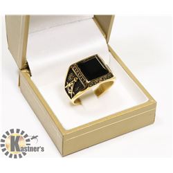 GOLD TONED SZ 11 FREE MASON RING WITH BLACK STONE
