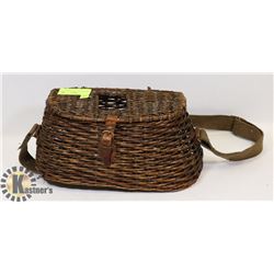 VINTAGE FLY FISHING BASKET