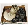 Image 1 : SMALL BOX OF ASSORTED CASTORS